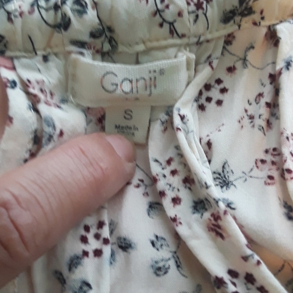 Cute floral top - Picture 4 of 4